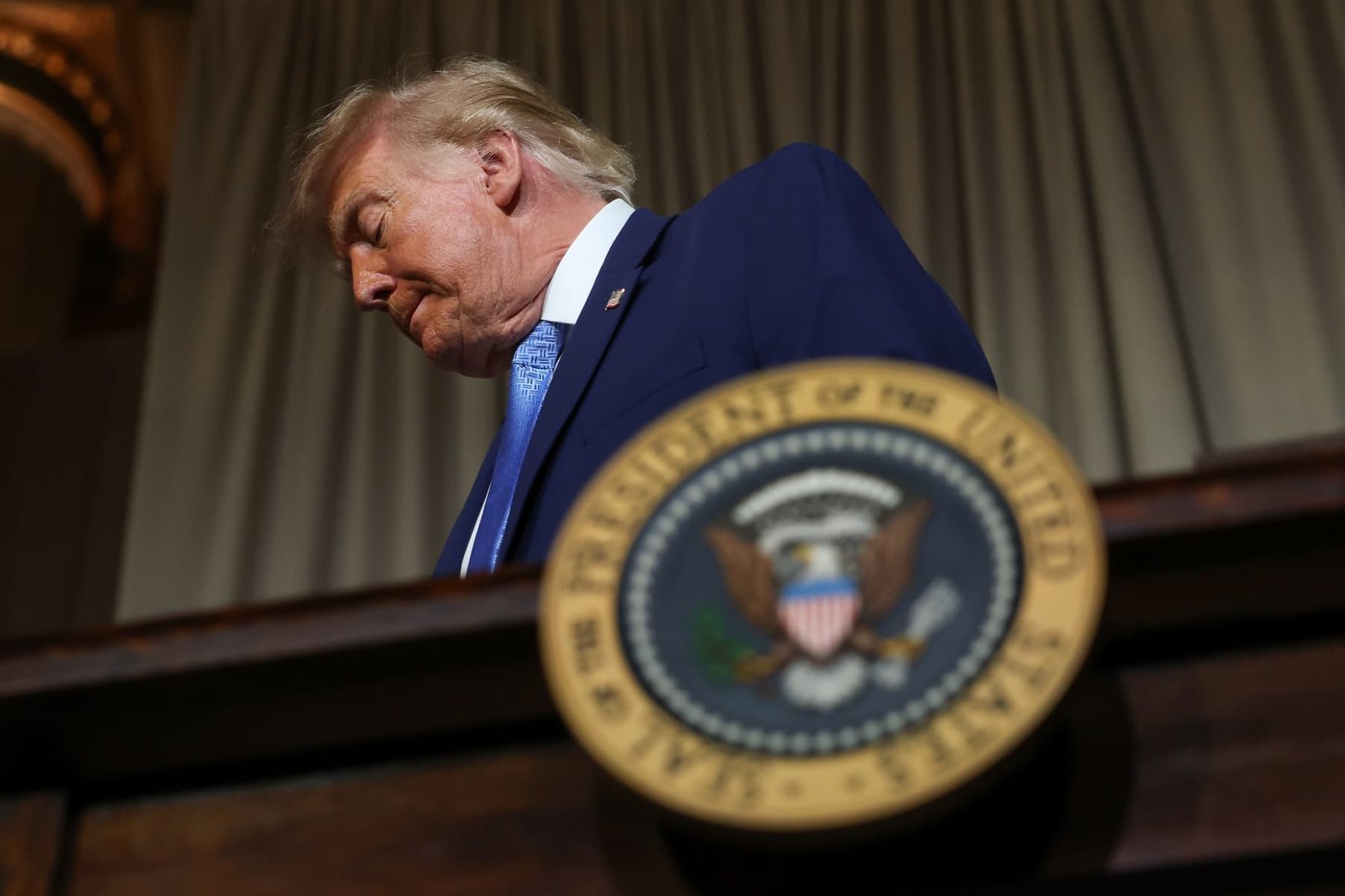 Trump's approval rating on economy hits all-time low as midterm looms: CNBC survey