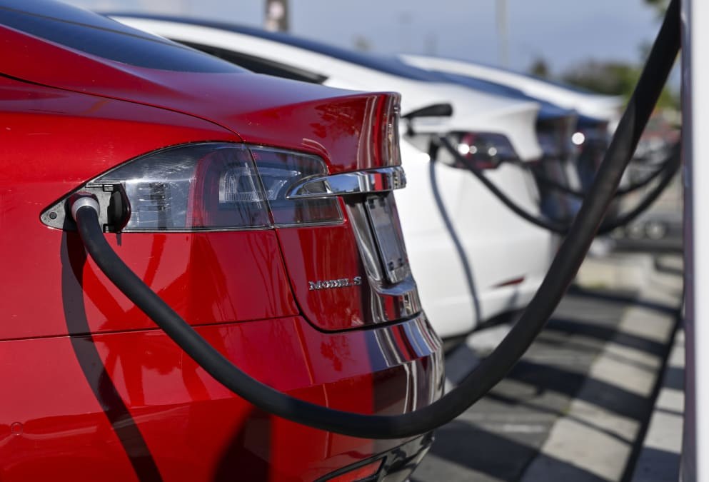 China and Europe agree to cut Chinese hybrid vehicle exports by half