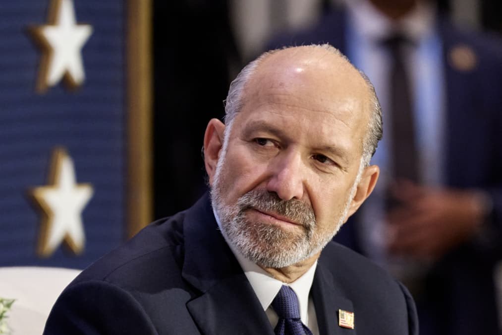 Commerce Secretary Howard Lutnick reports more than $250 million in income last year