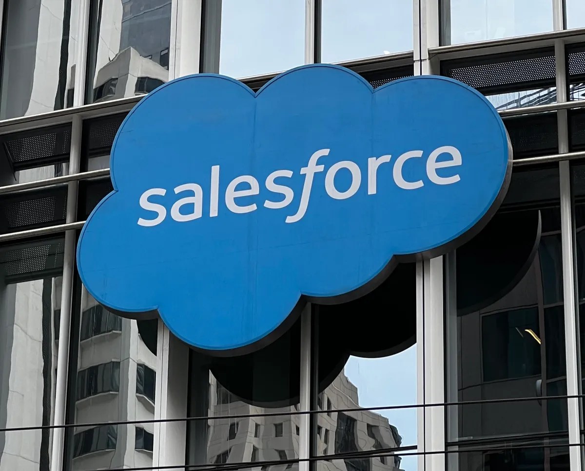 Salesforce vs. CrowdStrike: What Revenue Growth Trends for These Software Giants Tell Investors