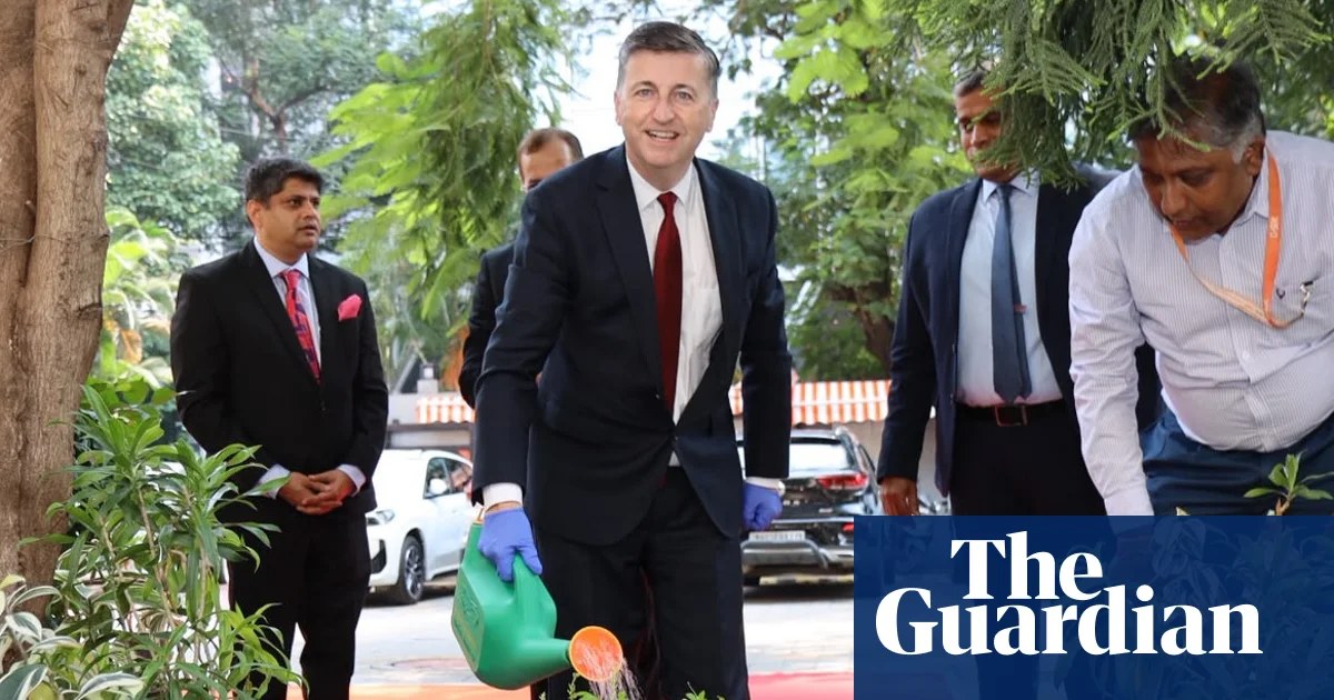 Closer EU trade ties greater prize for UK than making separate deals, minister says